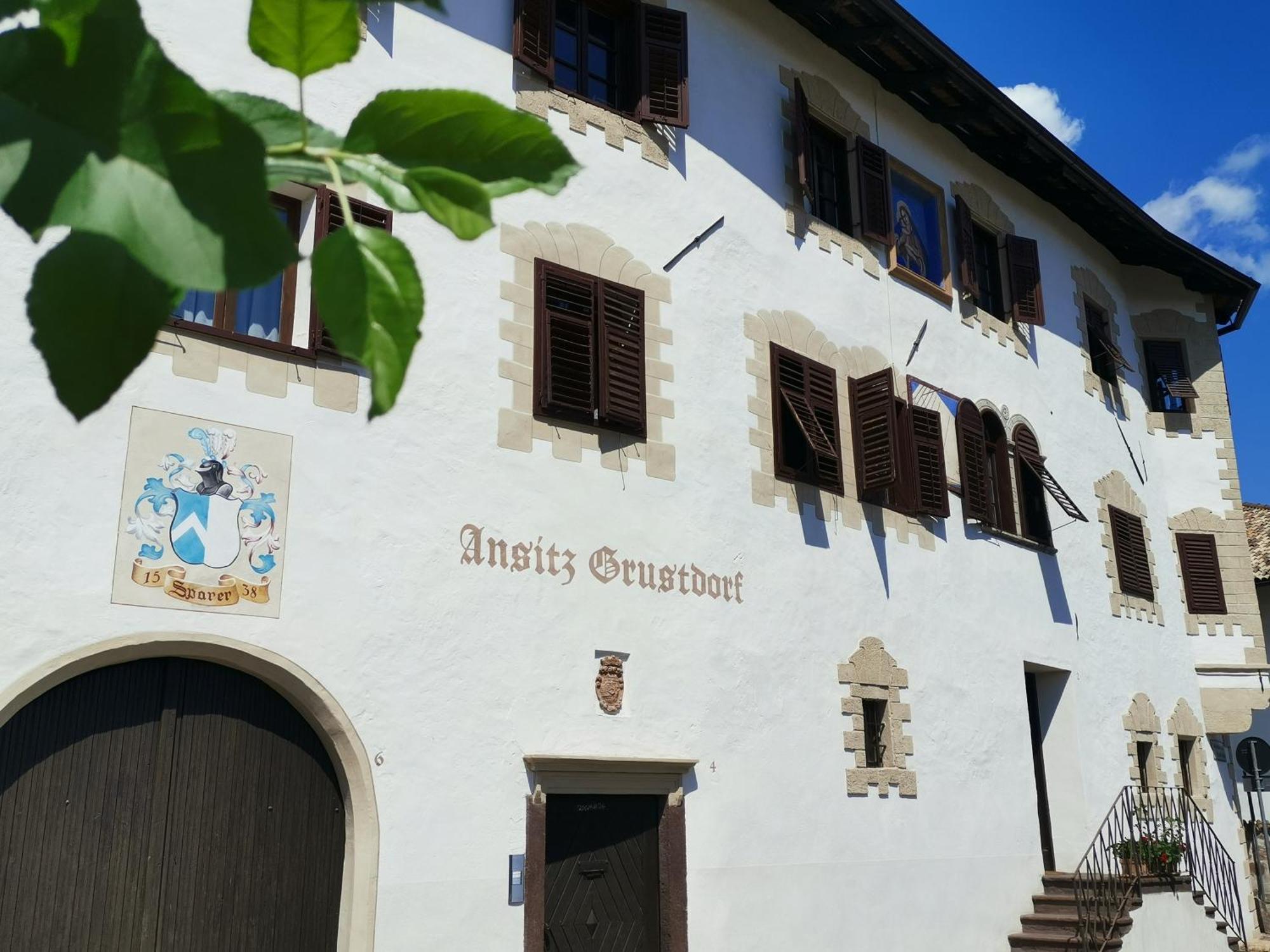 Ferienwohnung Ansitz Grustdorf Eppan an der Weinstraße Exterior foto